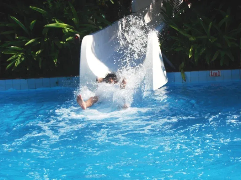 Cụm máng trượt Love Storm & Space Bowl 3