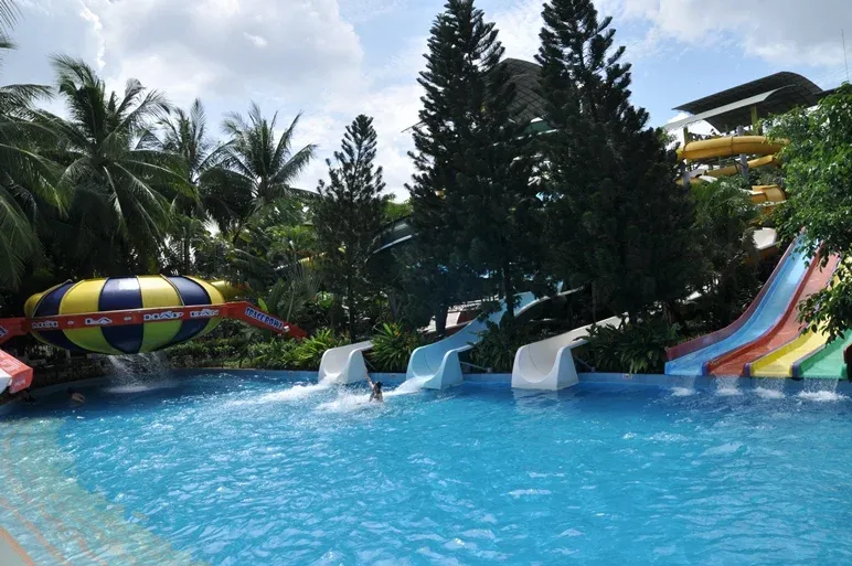 Cụm máng trượt Love Storm & Space Bowl 6