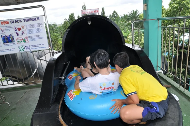 Máng trượt Black Thunder 2