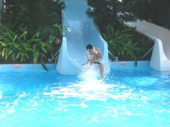 Máng trượt Khổng Lồ 3