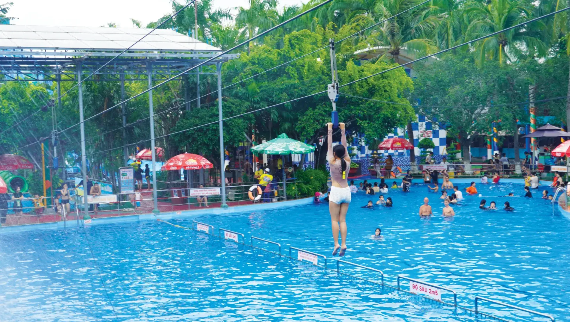 Công viên nước Đầm Sen